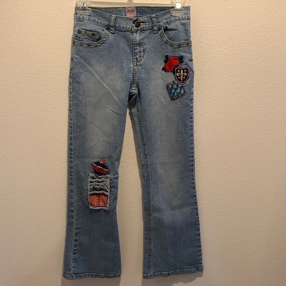 Stuff by Hilary Duff  Girls Jeans. Super cute patches. Size 12.‌‌‌